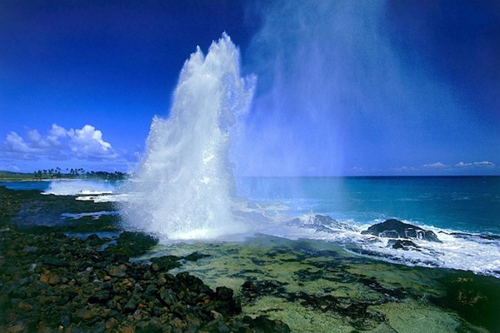 POIPU-BEACH-PARK-SPOUTING-HORN-BLOWHOLE-KAUAI